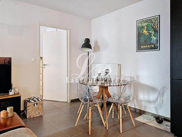 T2 récent avec terrasse, parking & tram