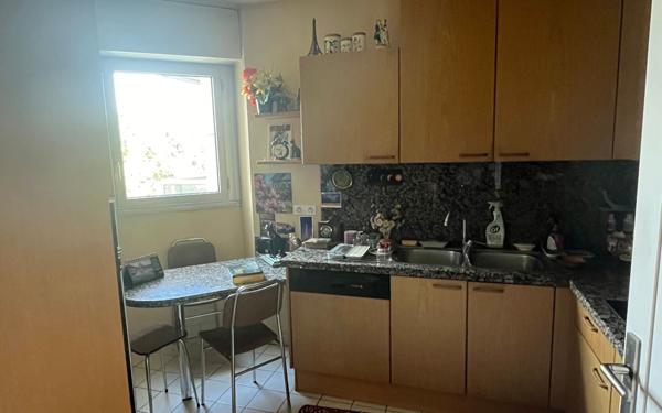 Appartement à vendre    5 pièces • 99,03 m2 Paris 15