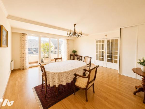 TOURS – PRÉBENDES
Appartement 3 pièces avec ascenseur, balcon Sud et stationnement privatif.