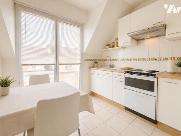 TOURS – PRÉBENDES
Appartement 3 pièces avec ascenseur, balcon Sud et stationnement privatif.