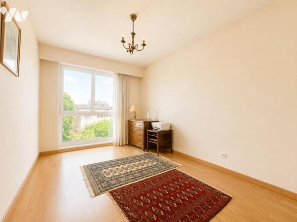 TOURS – PRÉBENDES
Appartement 3 pièces avec ascenseur, balcon Sud et stationnement privatif.