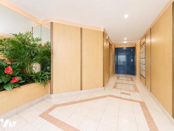 TOURS – PRÉBENDES
Appartement 3 pièces avec ascenseur, balcon Sud et stationnement privatif.