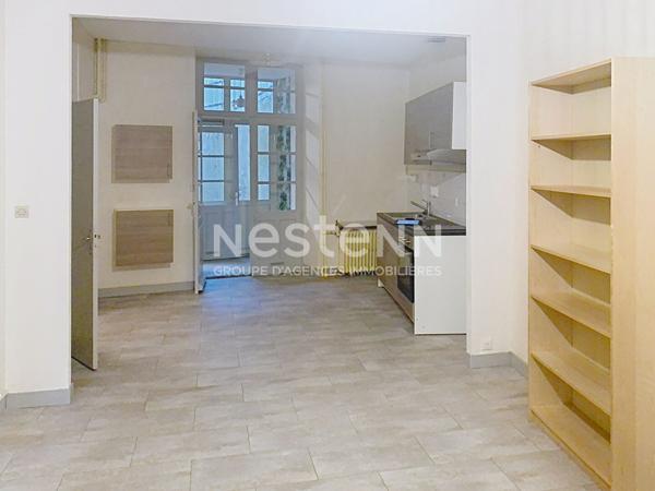 Immeuble Lucon 4 pièce(s) 105.6 m2