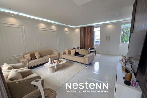 proximite gare de Venissieux: Maison mitoyenne d'un coté avec dependance