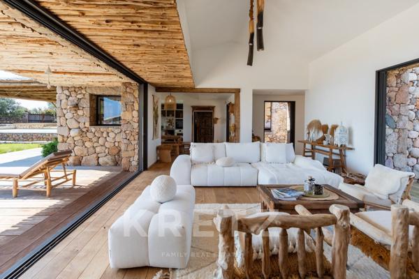 Villa avec piscine, vue mer et bergerie indépendante