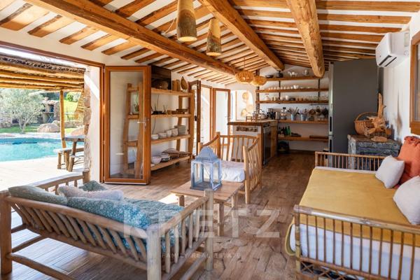 Villa avec piscine, vue mer et bergerie indépendante