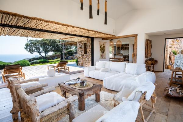 Villa avec piscine, vue mer et bergerie indépendante