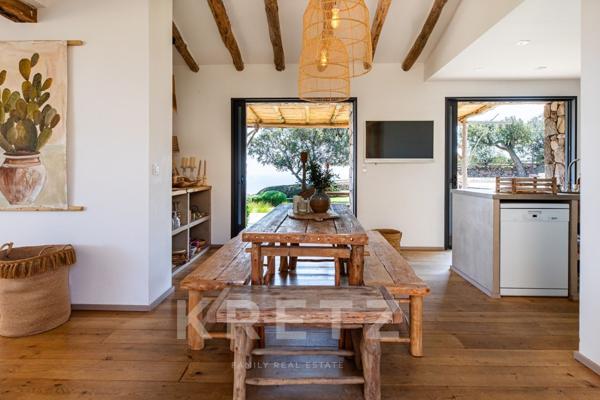 Villa avec piscine, vue mer et bergerie indépendante