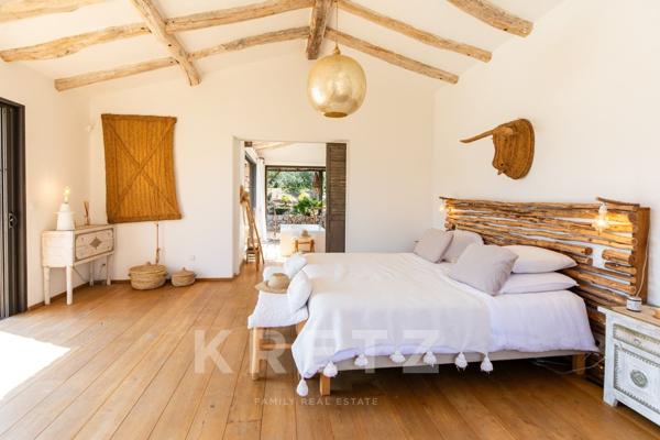 Villa avec piscine, vue mer et bergerie indépendante