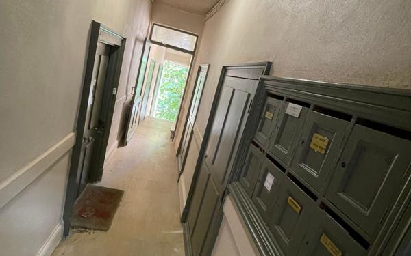 Immeuble à vendre    9 pièces • 563,93 m2 Lyon 4