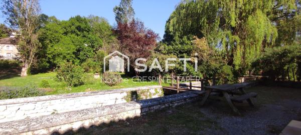 Montaigu-de-Quercy Ensemble de deux gîtes en pierre, avec piscine et grand terrain