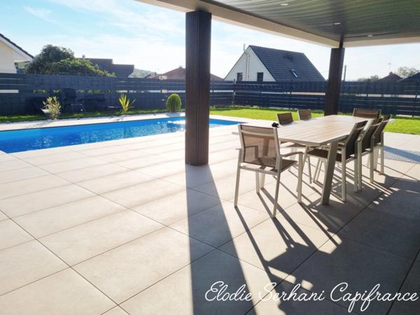 En Exclusivité, Maison contemporaine d'environ 245m2, construction de 2021 Secteur renommé à Meziré