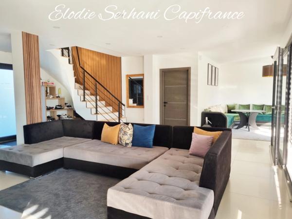 En Exclusivité, Maison contemporaine d'environ 245m2, construction de 2021 Secteur renommé à Meziré