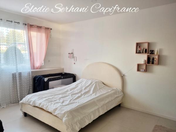 En Exclusivité, Maison contemporaine d'environ 245m2, construction de 2021 Secteur renommé à Meziré