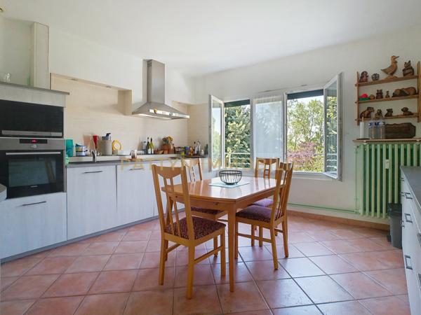 Neuville-sur-Saône (69250) Idéal investisseur – 83 m² – DPE C – Chaudière neuve – 7 min du centre – Neuville-sur-Saône