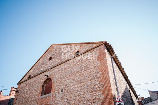 CAVE 280 m2 AU SOL SUR 9.12 DE HAUT