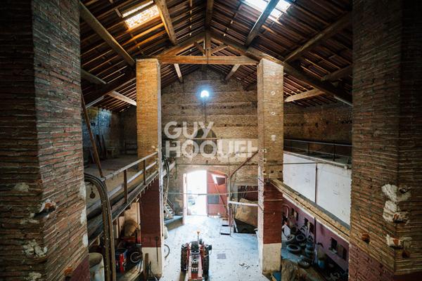 CAVE 280 m2 AU SOL SUR 9.12 DE HAUT