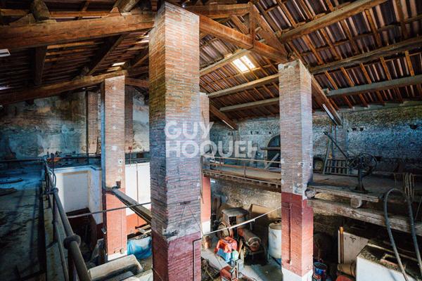 CAVE 280 m2 AU SOL SUR 9.12 DE HAUT