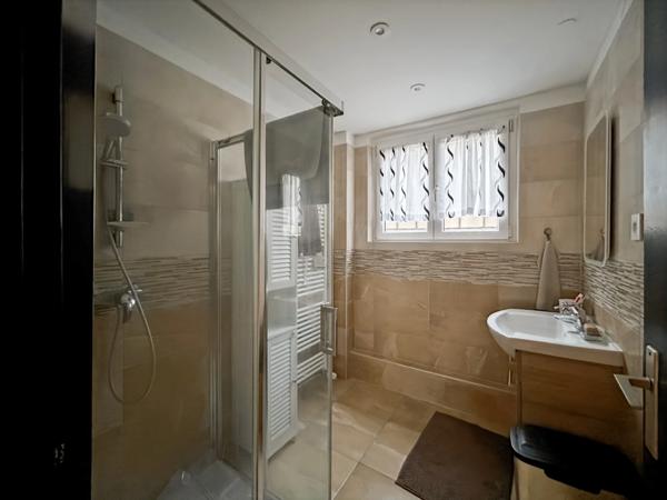 67100 STRASBOURG NEUDORF – 3/4 PIÈCES – PETITE COPROPRIÉTÉ – TRAVERSANT – LUMINEUX – GARAGE – CAVE – BUANDERIE – COUR COMMUNE