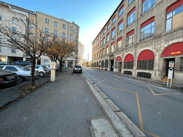 Location Local commercial 6 pièces 400 m² - 8 RUE ALBERT THOMAS Vienne 38200