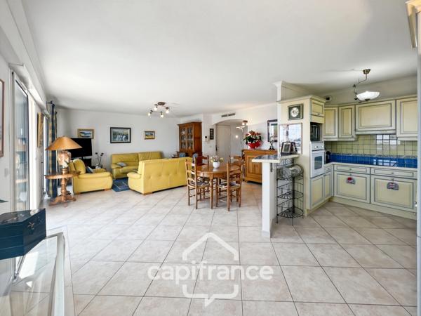 Appartement à vendre 4 pièces HYERES (83), Costebelle, Parc de la Luquette, Dernier étage, vue Mer. DOUBLE GARAGE.