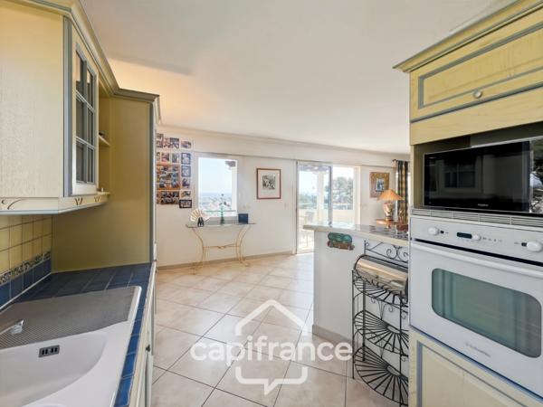 Appartement à vendre 4 pièces HYERES (83), Costebelle, Parc de la Luquette, Dernier étage, vue Mer. DOUBLE GARAGE.