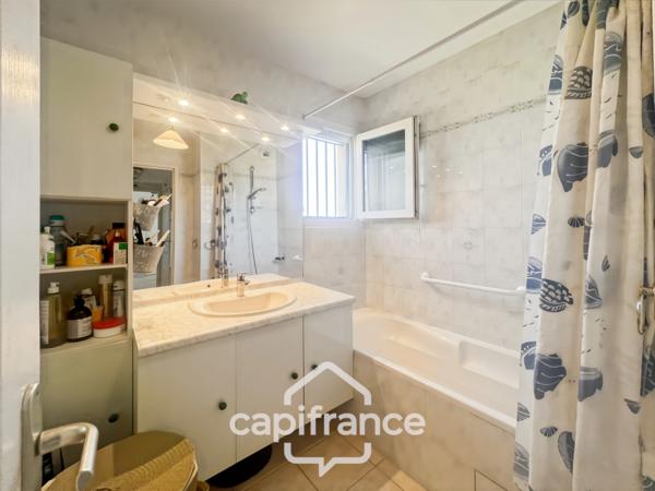 Appartement à vendre 4 pièces HYERES (83), Costebelle, Parc de la Luquette, Dernier étage, vue Mer. DOUBLE GARAGE.