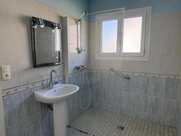 Maison individuelle sur sous-sol avec jardin clôt