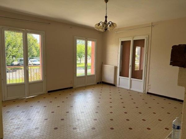 Maison individuelle sur sous-sol avec jardin clôt