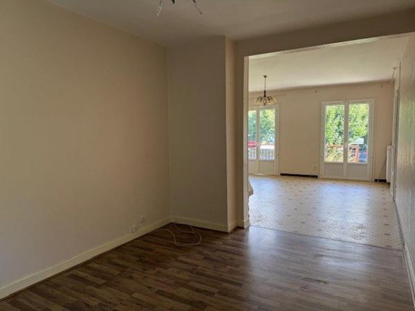 Maison individuelle sur sous-sol avec jardin clôt