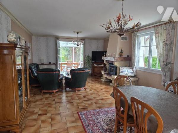 CEAUCE- Jolie maison avec belle parcelle de terrain et dépendance.

Maison d'habitation compr...