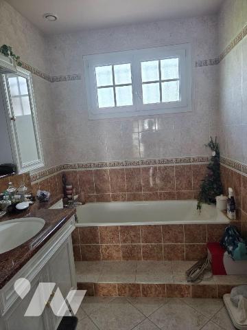 CEAUCE- Jolie maison avec belle parcelle de terrain et dépendance.

Maison d'habitation compr...