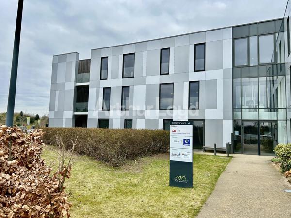 Bureaux à louer à Lesquin avec parking privatif et accès immédiat autoroute