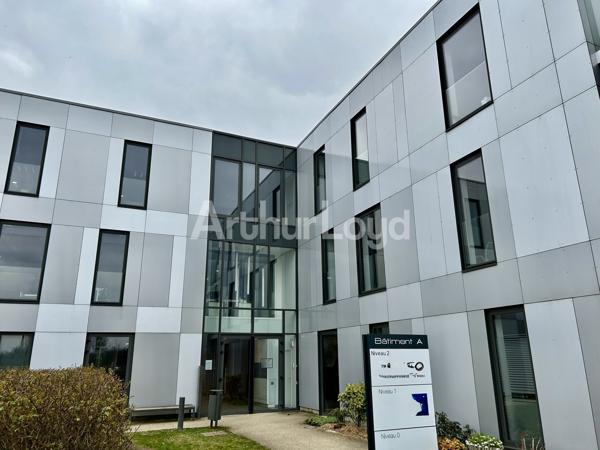 Bureaux à louer à Lesquin avec parking privatif et accès immédiat autoroute
