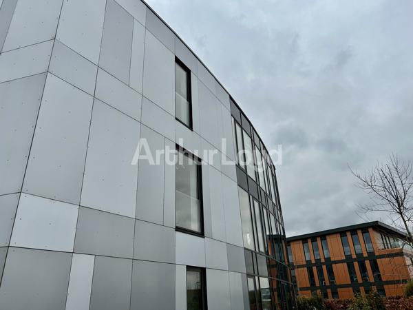 Bureaux à louer à Lesquin avec parking privatif et accès immédiat autoroute