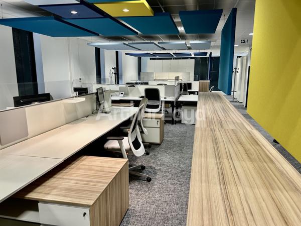 Bureaux à louer à Lesquin avec parking privatif et accès immédiat autoroute