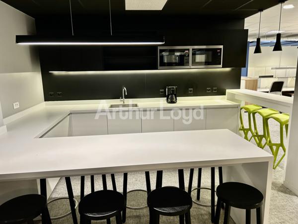 Bureaux à louer à Lesquin avec parking privatif et accès immédiat autoroute