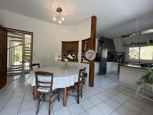 Maison 7 pièce(s) 4 chambre(s) 252 m²