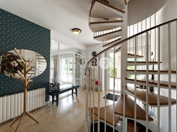 Maison 7 pièce(s) 4 chambre(s) 252 m²