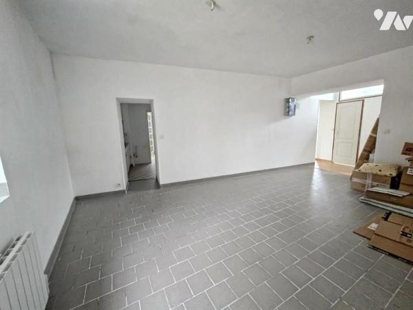 A VENDRE - IMMEUBLE DE RAPPORT - ST HILAIRE DU MAINE