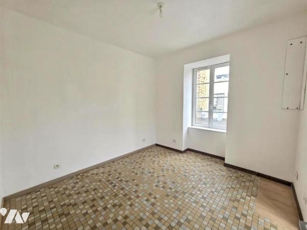 A VENDRE - IMMEUBLE DE RAPPORT - ST HILAIRE DU MAINE