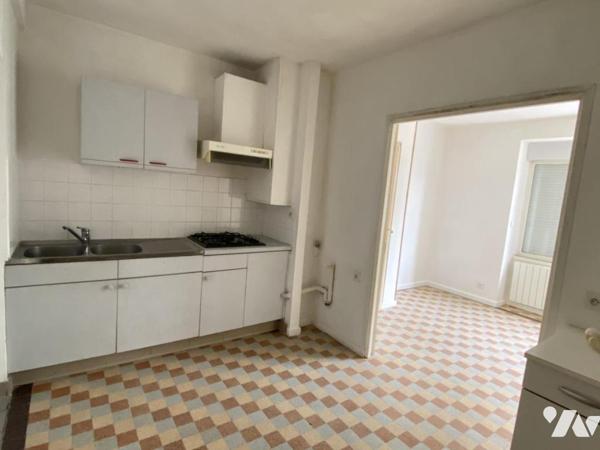 A VENDRE - IMMEUBLE DE RAPPORT - ST HILAIRE DU MAINE