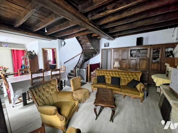A VENDRE - IMMEUBLE DE RAPPORT - ST HILAIRE DU MAINE