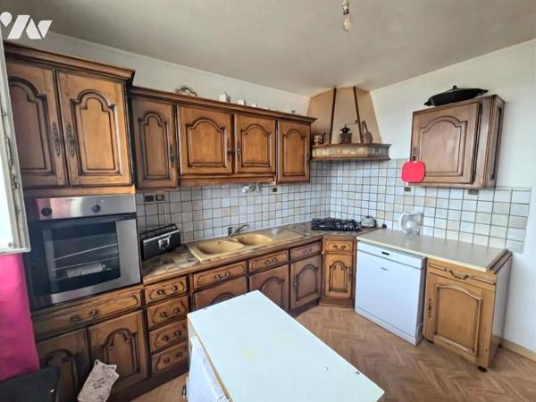 A VENDRE - IMMEUBLE DE RAPPORT - ST HILAIRE DU MAINE