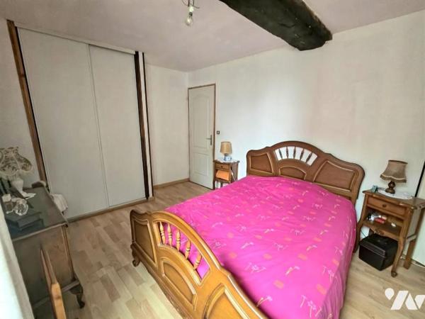 A VENDRE - IMMEUBLE DE RAPPORT - ST HILAIRE DU MAINE