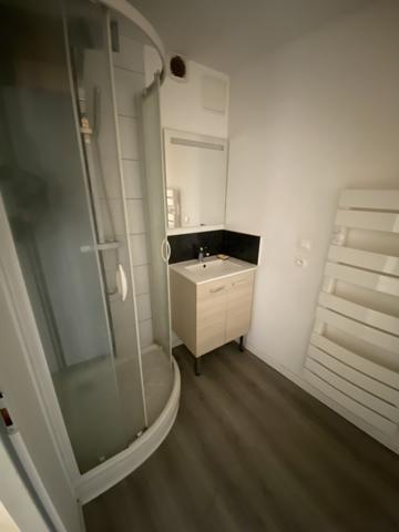 COUERON Bourg - immeuble de 2 logements avec cours, dépendan