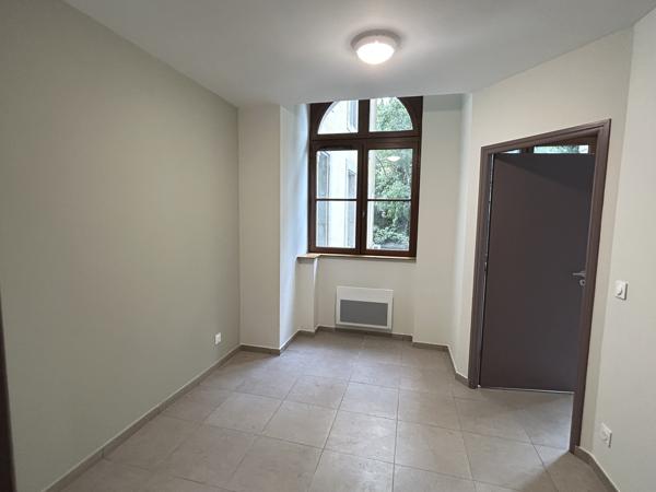 CARCASSONNE - T2 - APT NEUF - PLACE STATIONNEMENT PRIVATIVE