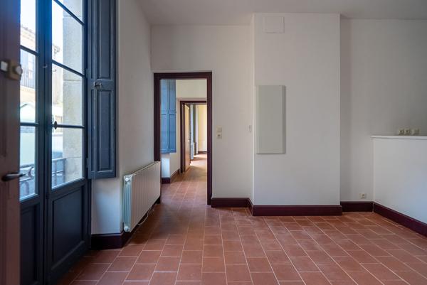 CARCASSONNE – PROCHE GAMBETTA Superbe immeuble rénové avec cour (7 appart. 2 com.) sans copropriété