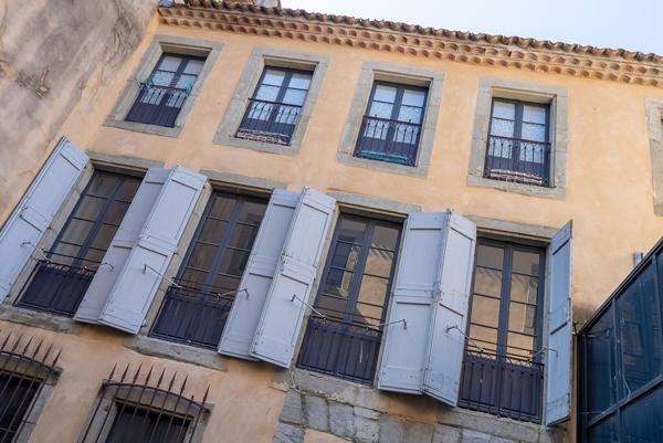 CARCASSONNE – PROCHE GAMBETTA Superbe immeuble rénové avec cour (7 appart. 2 com.) sans copropriété