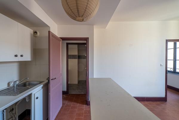 CARCASSONNE – PROCHE GAMBETTA Superbe immeuble rénové avec cour (7 appart. 2 com.) sans copropriété